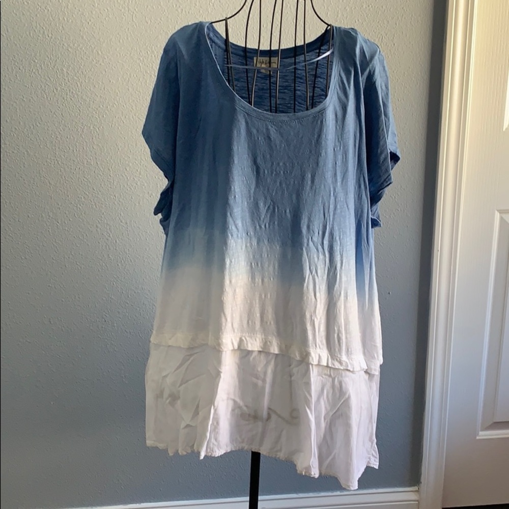 Ombré blue and white t shirt too light weight 3x